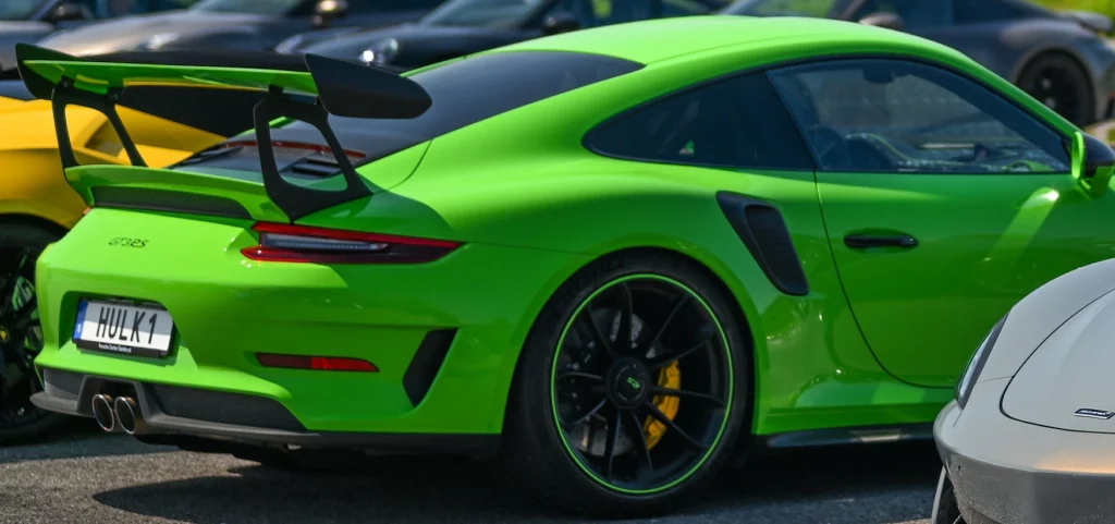 Grön Porsche GT3RS efter bilvård hos BW Motorteknik